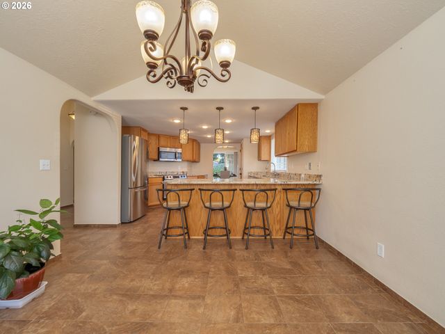 5484 MIDDLECREST Ct S, Salem, OR 97306