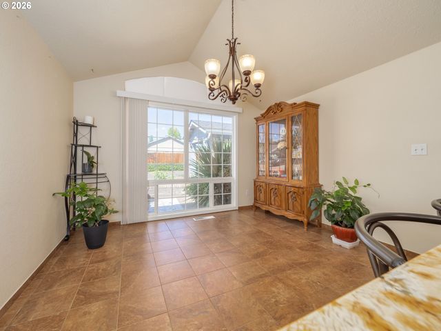 5484 MIDDLECREST Ct S, Salem, OR 97306