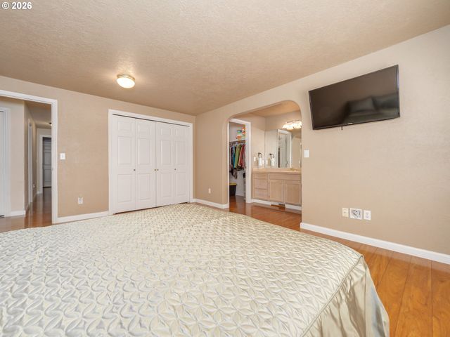 5484 MIDDLECREST Ct S, Salem, OR 97306