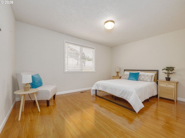 5484 MIDDLECREST Ct S, Salem, OR 97306