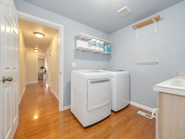 5484 MIDDLECREST Ct S, Salem, OR 97306
