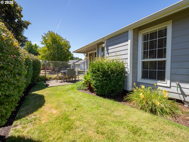 5484 MIDDLECREST Ct S, Salem, OR 97306