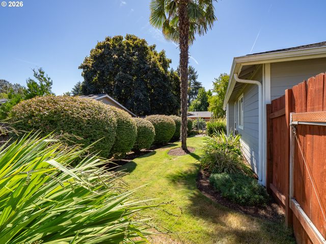 5484 MIDDLECREST Ct S, Salem, OR 97306