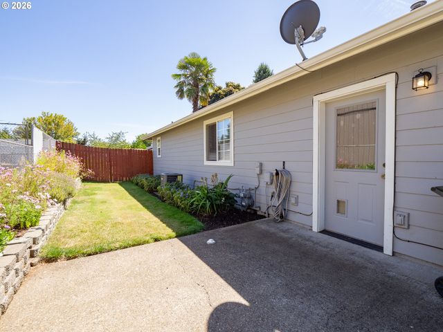 5484 MIDDLECREST Ct S, Salem, OR 97306