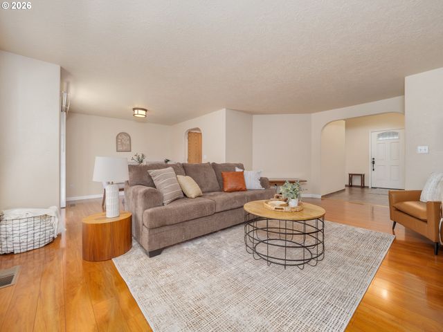 5484 MIDDLECREST Ct S, Salem, OR 97306