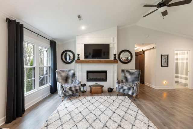 1395 Roy Sellers Rd, Columbia, TN 38401