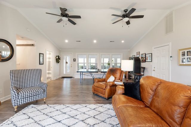 1395 Roy Sellers Rd, Columbia, TN 38401