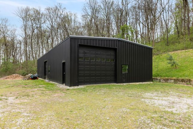 1395 Roy Sellers Rd, Columbia, TN 38401