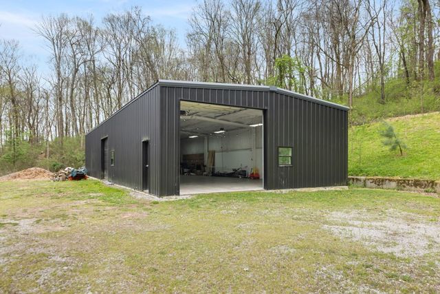 1395 Roy Sellers Rd, Columbia, TN 38401