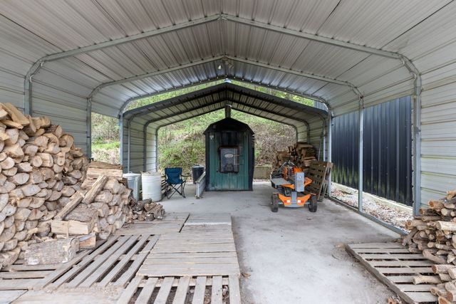 1395 Roy Sellers Rd, Columbia, TN 38401