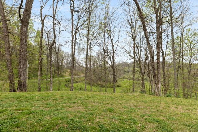 1395 Roy Sellers Rd, Columbia, TN 38401