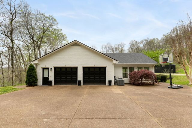 1395 Roy Sellers Rd, Columbia, TN 38401