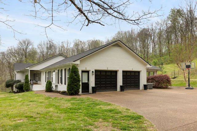 1395 Roy Sellers Rd, Columbia, TN 38401