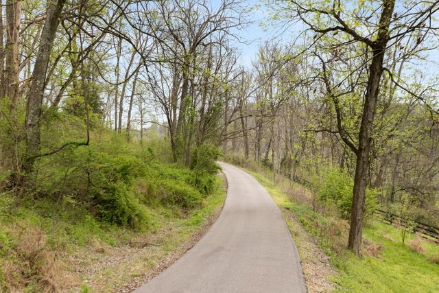 1395 Roy Sellers Rd, Columbia, TN 38401