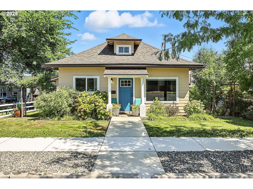 1005 E 11TH St, The Dalles, OR 97058