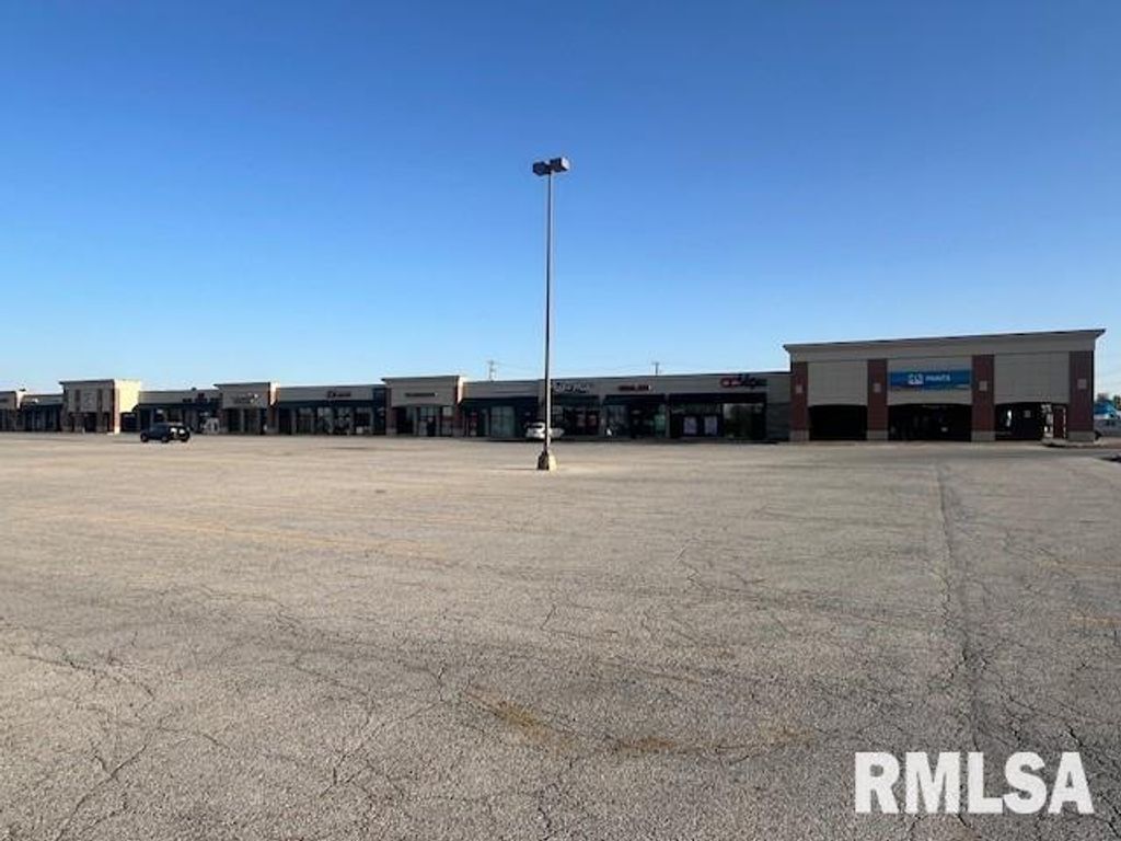 2332 SPRUCE HILLS Drive, Bettendorf, IA 52722