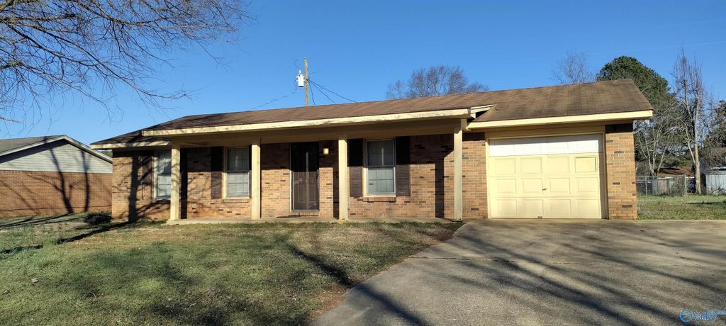 105 Mcclint Street, Athens, AL 35611
