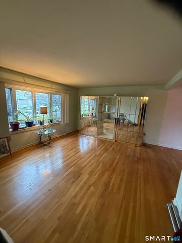 11 Flaum Drive, West Haven, CT 06516