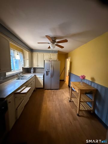 11 Flaum Drive, West Haven, CT 06516