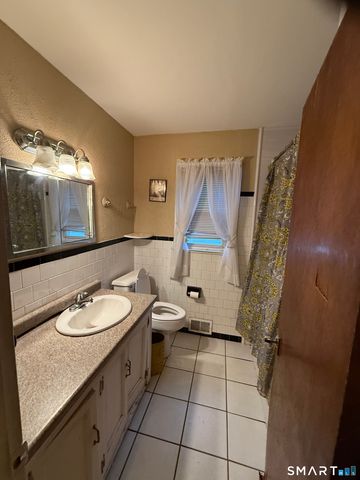 11 Flaum Drive, West Haven, CT 06516