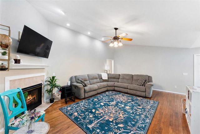 2 Edenhall Lane, Bella Vista, AR 72714