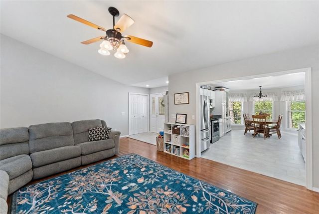 2 Edenhall Lane, Bella Vista, AR 72714