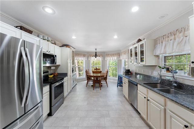 2 Edenhall Lane, Bella Vista, AR 72714