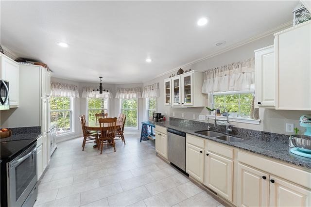 2 Edenhall Lane, Bella Vista, AR 72714
