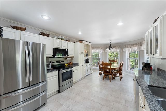 2 Edenhall Lane, Bella Vista, AR 72714
