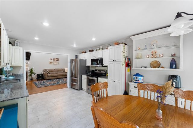 2 Edenhall Lane, Bella Vista, AR 72714