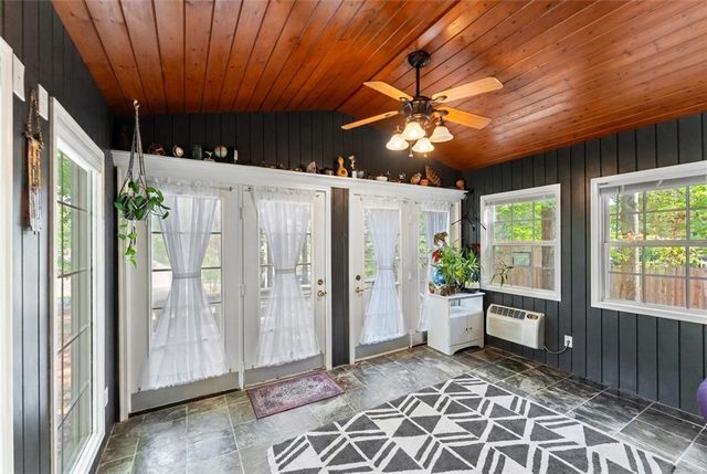 2 Edenhall Lane, Bella Vista, AR 72714