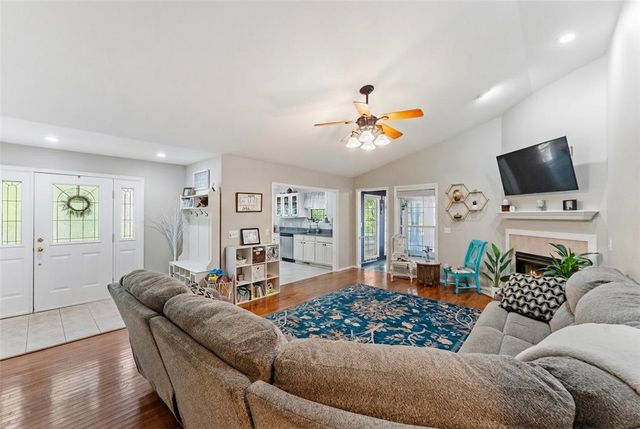 2 Edenhall Lane, Bella Vista, AR 72714