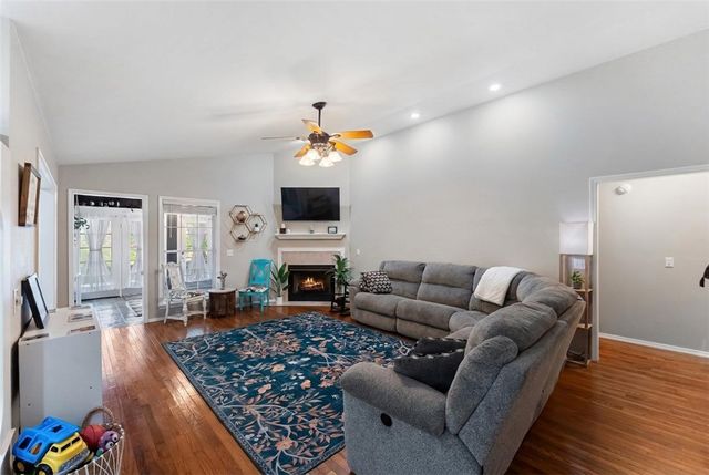 2 Edenhall Lane, Bella Vista, AR 72714