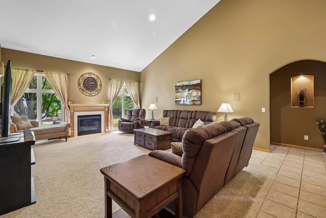 610 Pleasant Valley Parkway, Waunakee, WI 53597