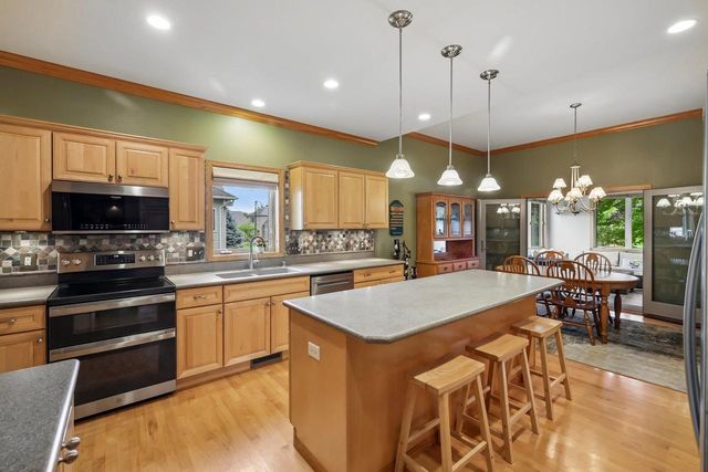 610 Pleasant Valley Parkway, Waunakee, WI 53597