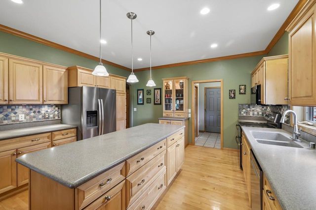 610 Pleasant Valley Parkway, Waunakee, WI 53597
