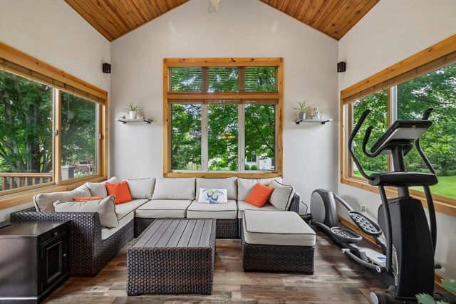 610 Pleasant Valley Parkway, Waunakee, WI 53597