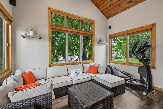 610 Pleasant Valley Parkway, Waunakee, WI 53597