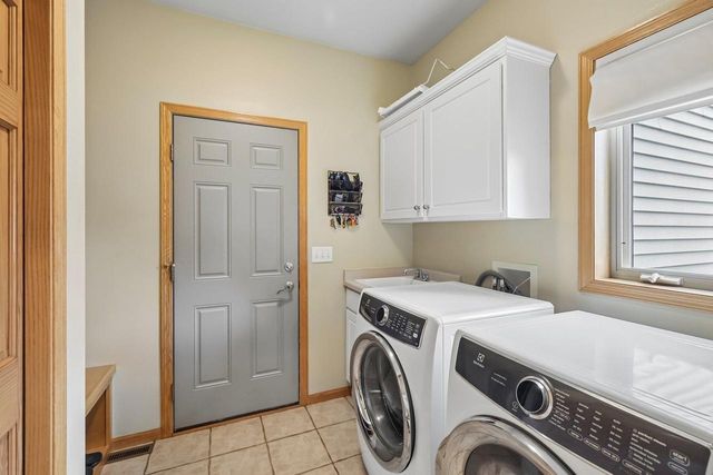 610 Pleasant Valley Parkway, Waunakee, WI 53597