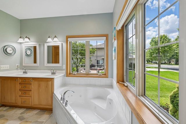 610 Pleasant Valley Parkway, Waunakee, WI 53597