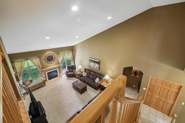 610 Pleasant Valley Parkway, Waunakee, WI 53597