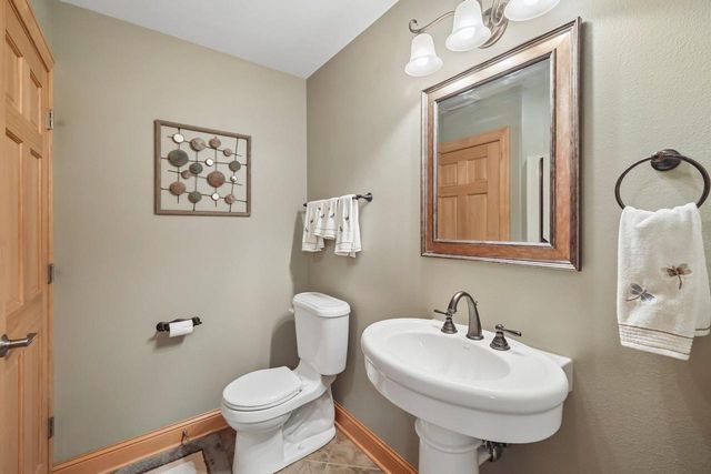 610 Pleasant Valley Parkway, Waunakee, WI 53597