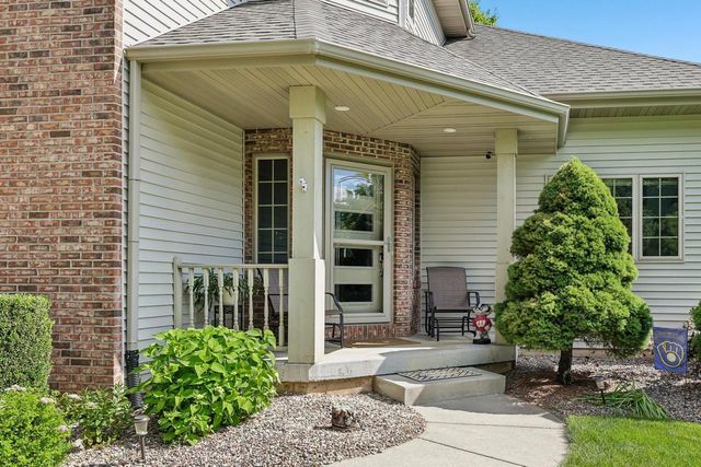 610 Pleasant Valley Parkway, Waunakee, WI 53597