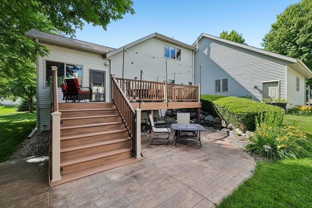 610 Pleasant Valley Parkway, Waunakee, WI 53597