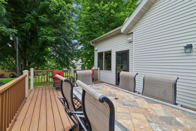 610 Pleasant Valley Parkway, Waunakee, WI 53597