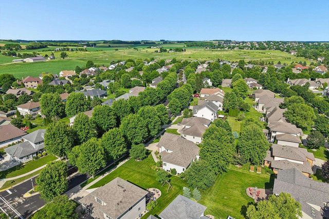 610 Pleasant Valley Parkway, Waunakee, WI 53597