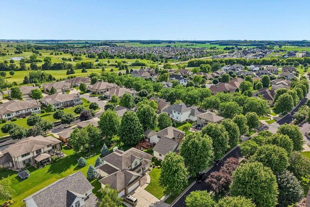 610 Pleasant Valley Parkway, Waunakee, WI 53597