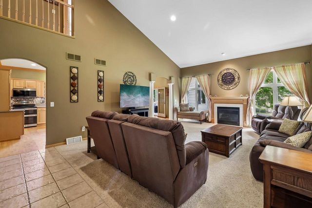 610 Pleasant Valley Parkway, Waunakee, WI 53597