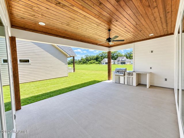 113 Fountain Mdw Drive, Broussard, LA 70518
