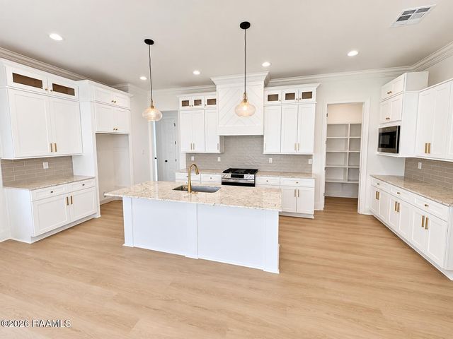 113 Fountain Mdw Drive, Broussard, LA 70518